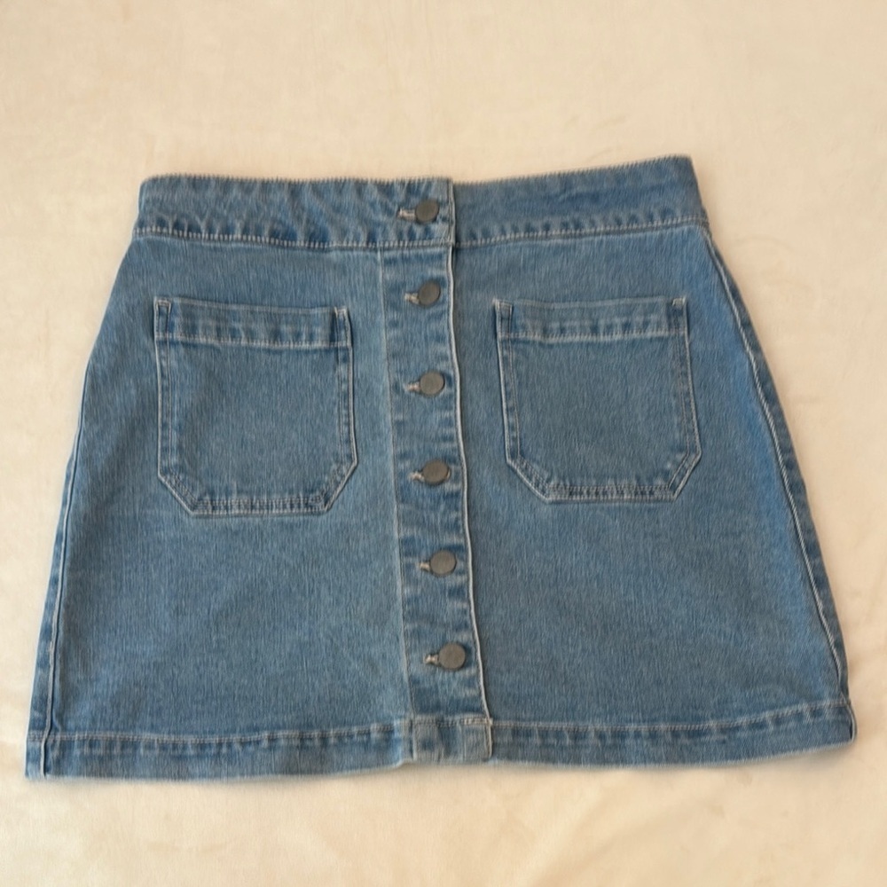 EUC! Francesca’s tgla Denim Button-Front Skirt, sz M